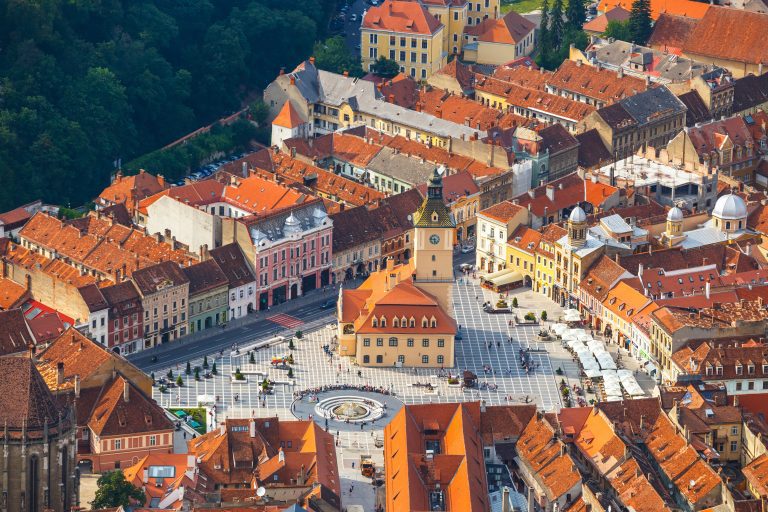 Flygfoto över Gamla stan, Brasov, Transsylvanien, Rumänien