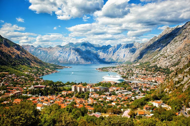 Kotor under en vacker sommardag, Montenegro