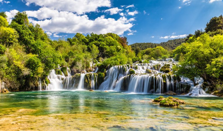 Vandfald i Krka Nationalpark - Dalmatien, Kroatien